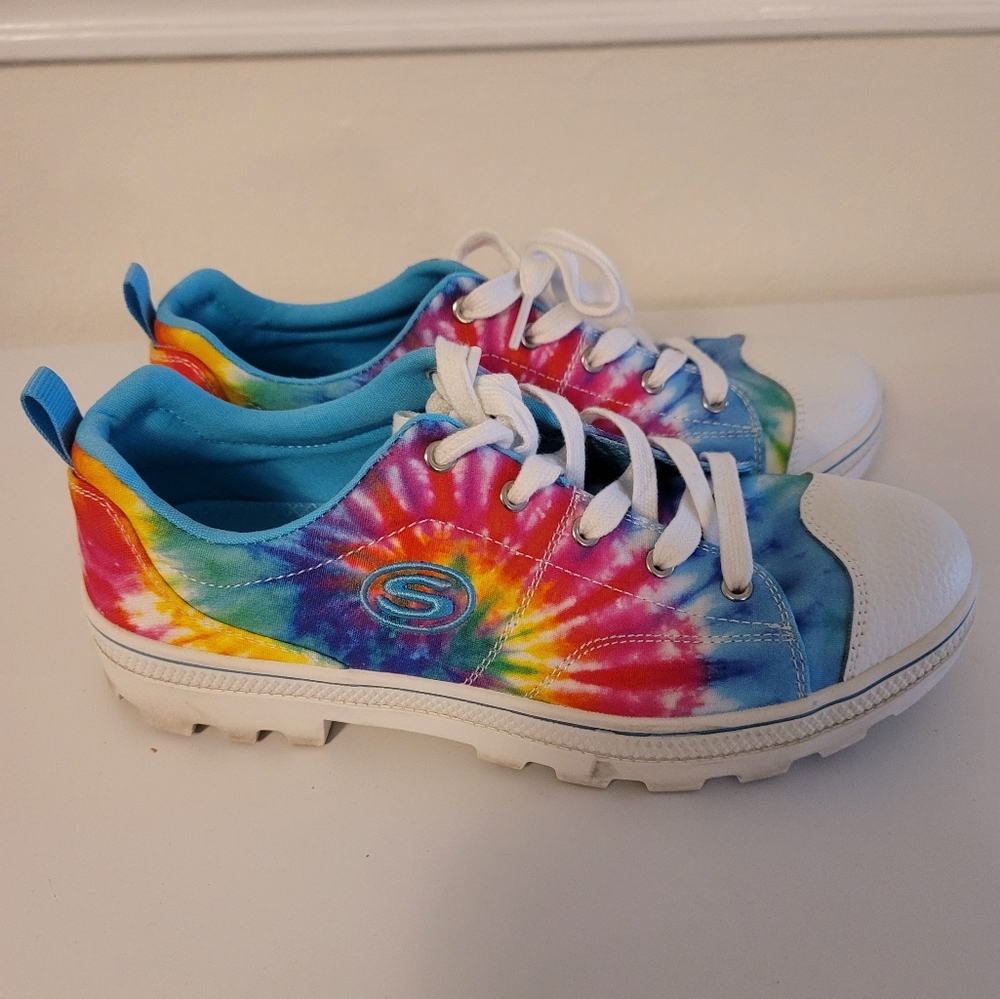 Skechers Blue and Pink Sneakers Vibrant Tie-Dye Design